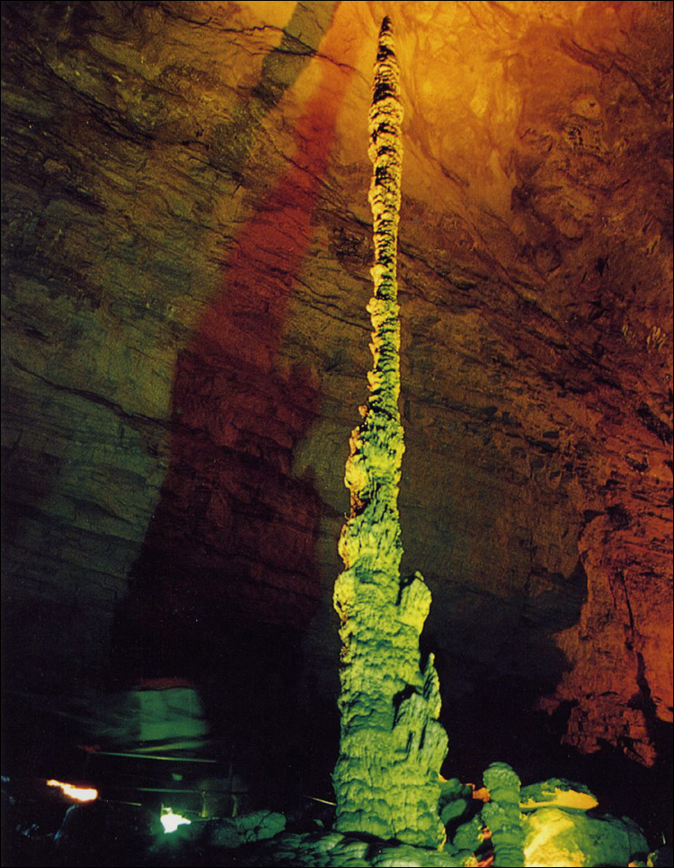 張家界國家森林公園、黃龍洞、鳳凰古城品質(zhì)四日游